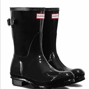 Hunter rain boots- short. glossy black